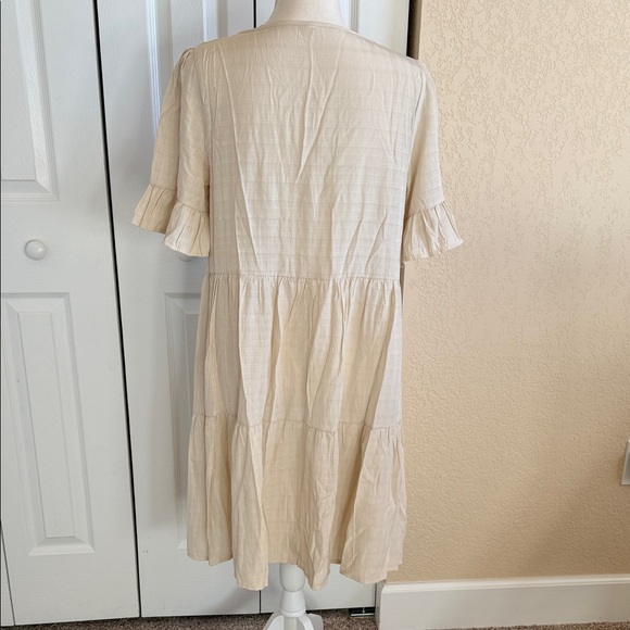 Elegant Cream Dress - Picture 3 of 3